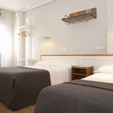 Apartamentos Sabinas Don Jaime Σαραγόσα Δωμάτιο φωτογραφία