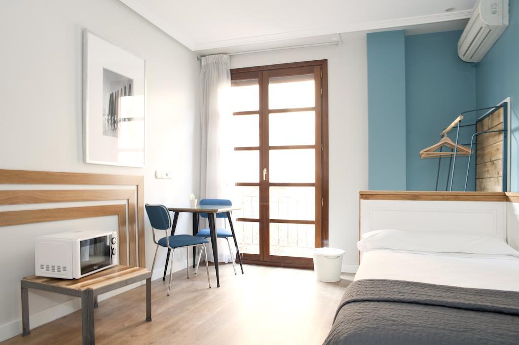 Apartamentos Sabinas Don Jaime Σαραγόσα Δωμάτιο φωτογραφία